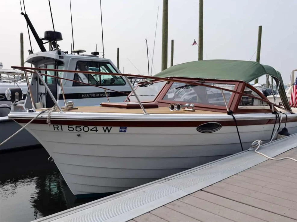1990 Windsor Craft 26 Picnic Boat, port bow view at the dock.