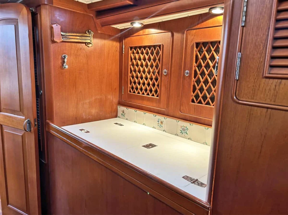 1994 Little Harbor 60 for sale - Bar and freezer area in passageway.