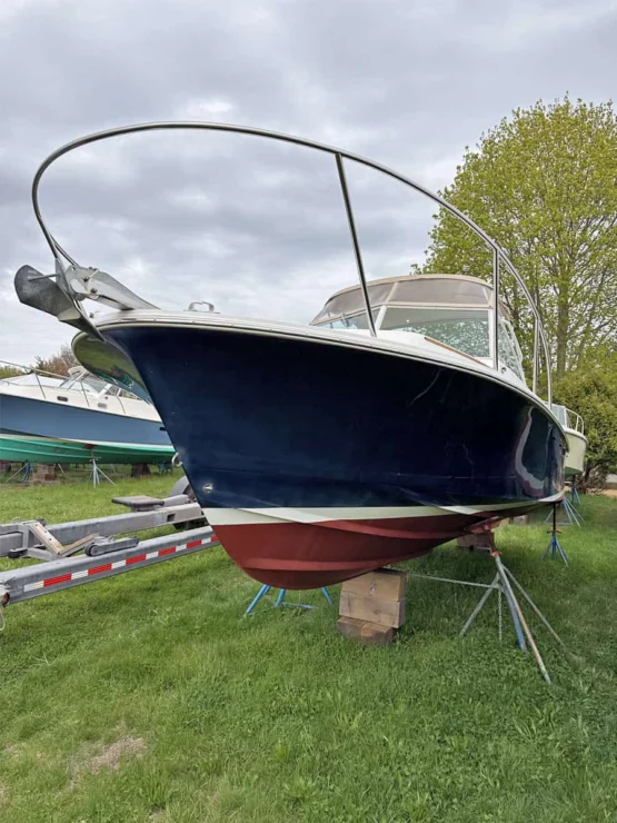 2003 Hunt Yachts Surfhunter 25 for sale - view of hull from port bow