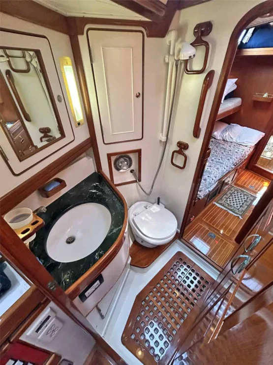 1994 Little Harbor 60 for sale - starboard guest head and shower