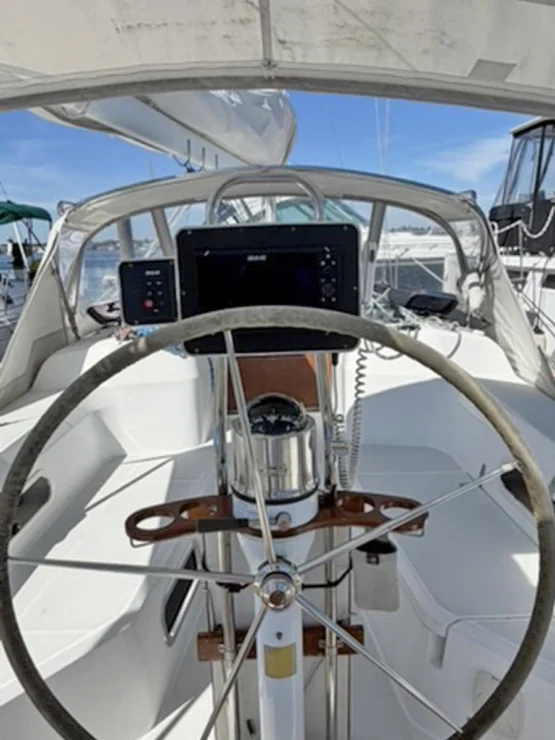 2002 Sabre 402, helm wheel and chartplotter.