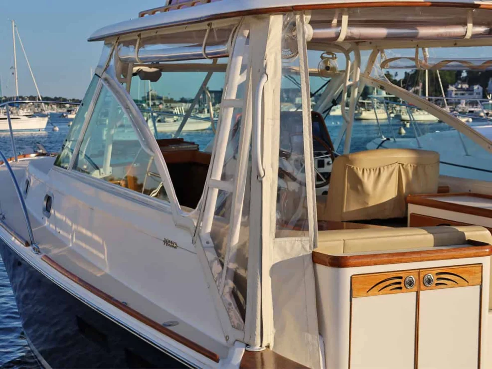 2003 Hunt Yachts Harrier 36, port sidedeck.