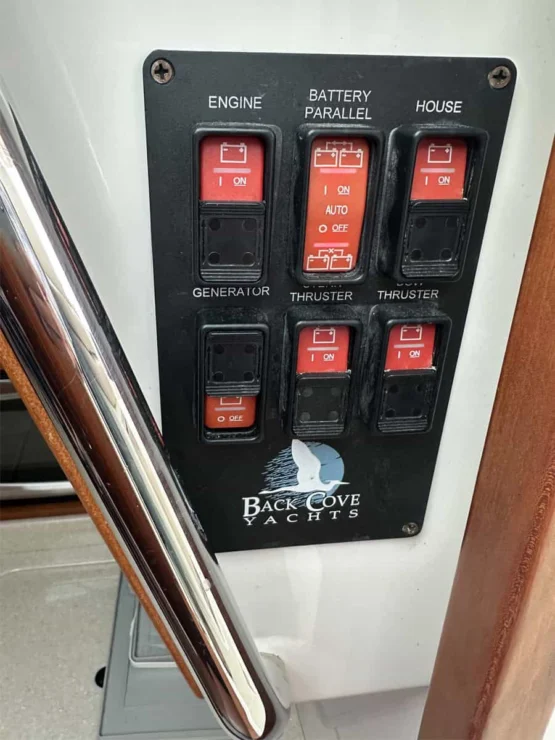 Image of 2016 Back Cove 30 REVERIE's battery switches.