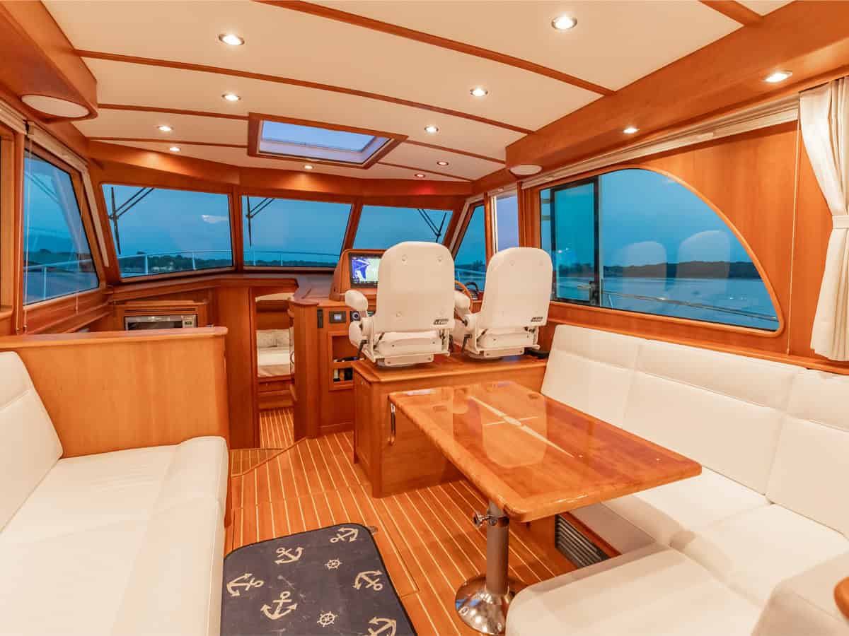 Sabre 45, Salt Therapy, main salon looking forward.