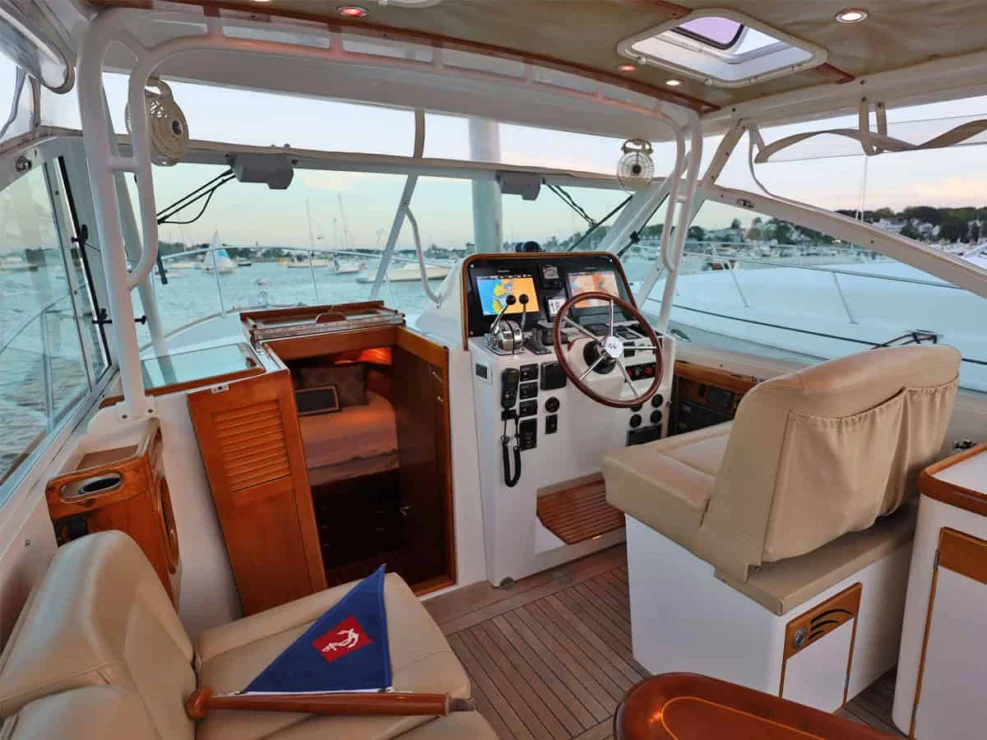 2003 Hunt Yachts Harrier 36, bridgedeck forward.