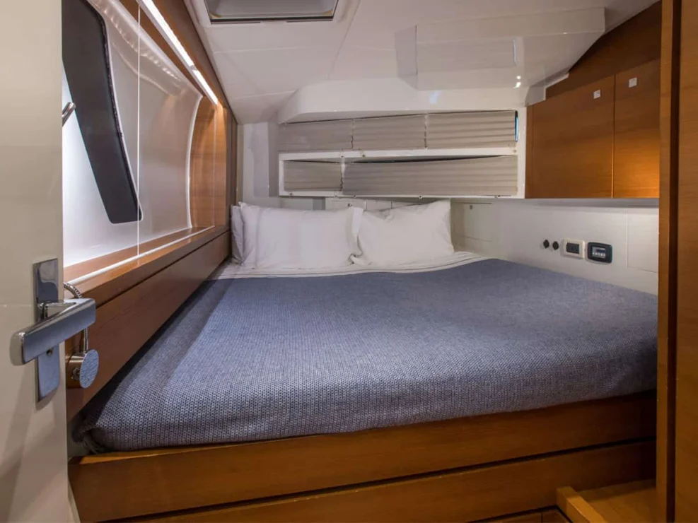 2014 Gunboat 60 for sale - guest cabin.