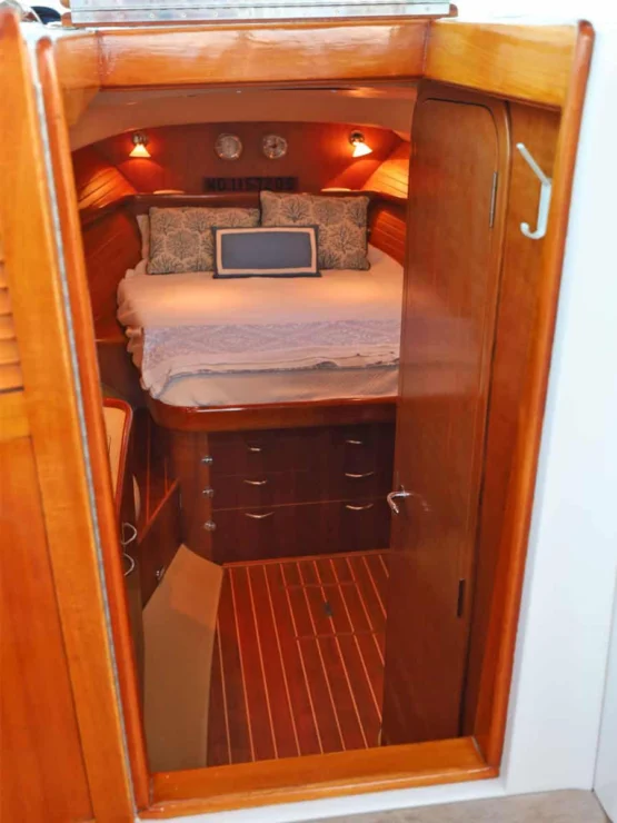 2003 Hunt Yachts Harrier 36, companionway.