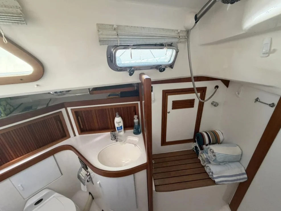 2002 Sabre 402, head and shower.