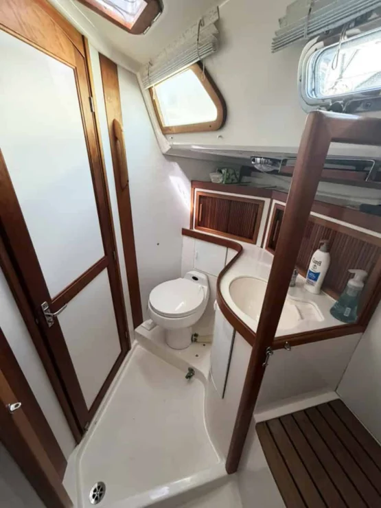 2002 Sabre 402, head from shower.