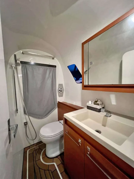 2014 Gunboat 60 for sale - view of guest head.