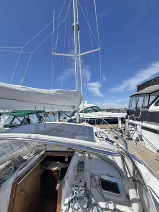 2002 Sabre 402, dodger and solar panels.