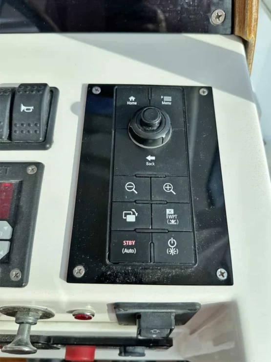 2003 Hunt Yachts Harrier 36, Raymarine remote.