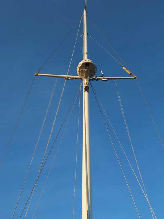 Image of MOONLIGHT, 1980 Hinckley Bermuda 40 MKII, mast and radar against a blue sky.