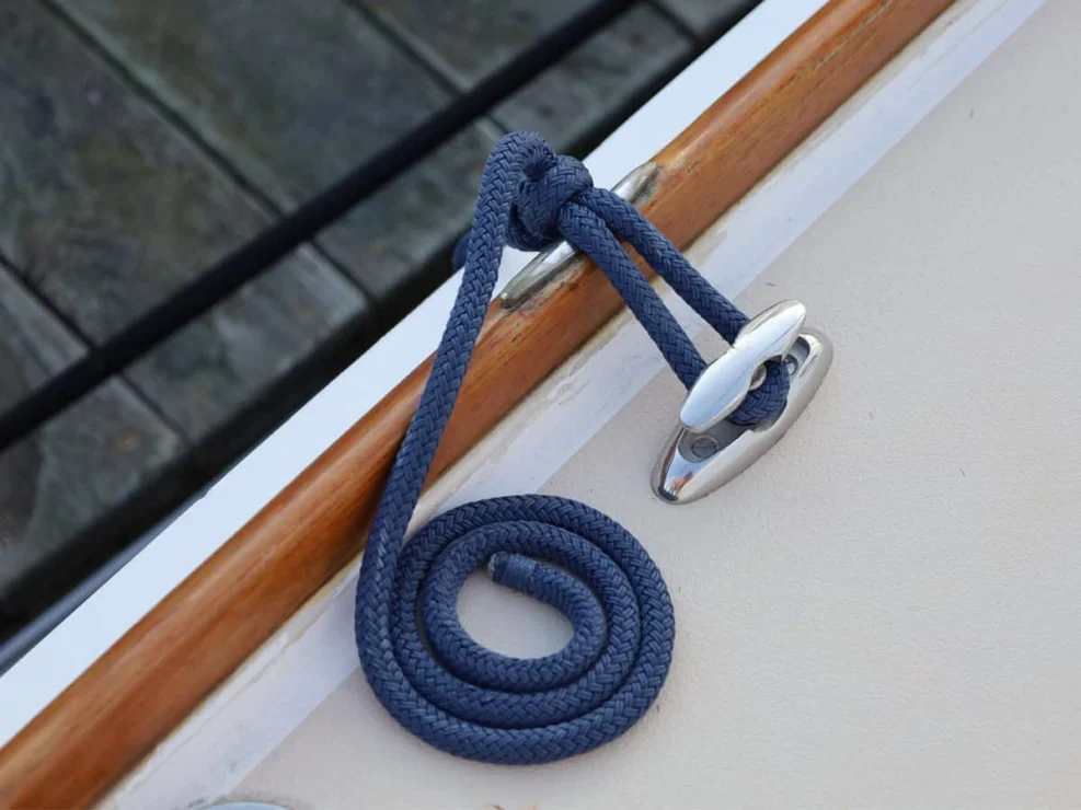 2003 Hunt Yachts Harrier 36, pop up fender cleat.