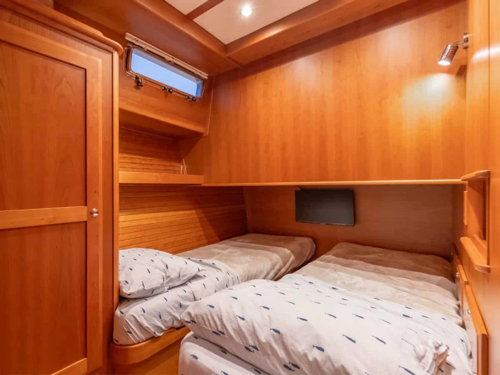 Sabre 45, Salt Therapy, view of guest cabin with twin berths.