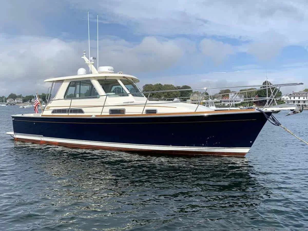 Sabre motor yacht resting on mooring.