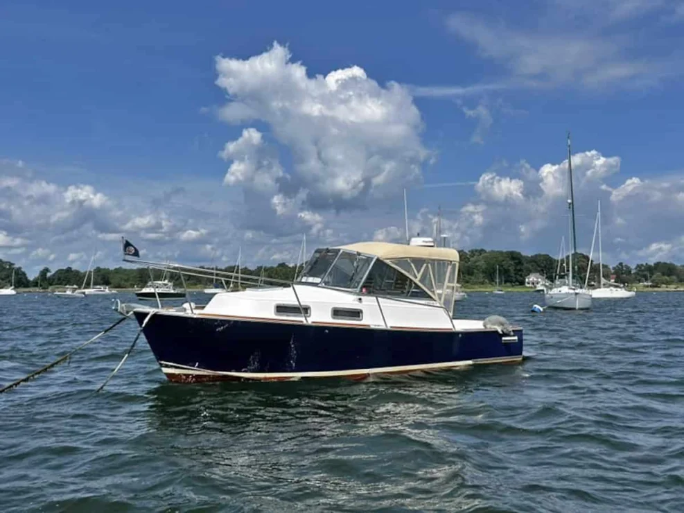 2000 Legacy 28 Express port profile view on mooring.