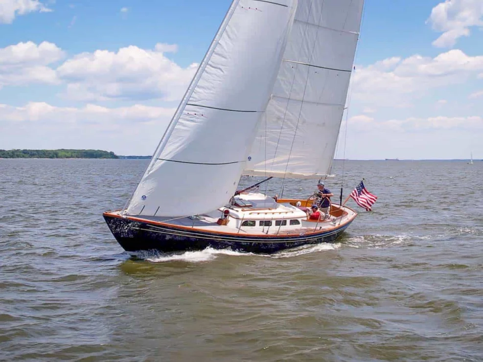 2008 Morris 42, sailing on starboard forward view.