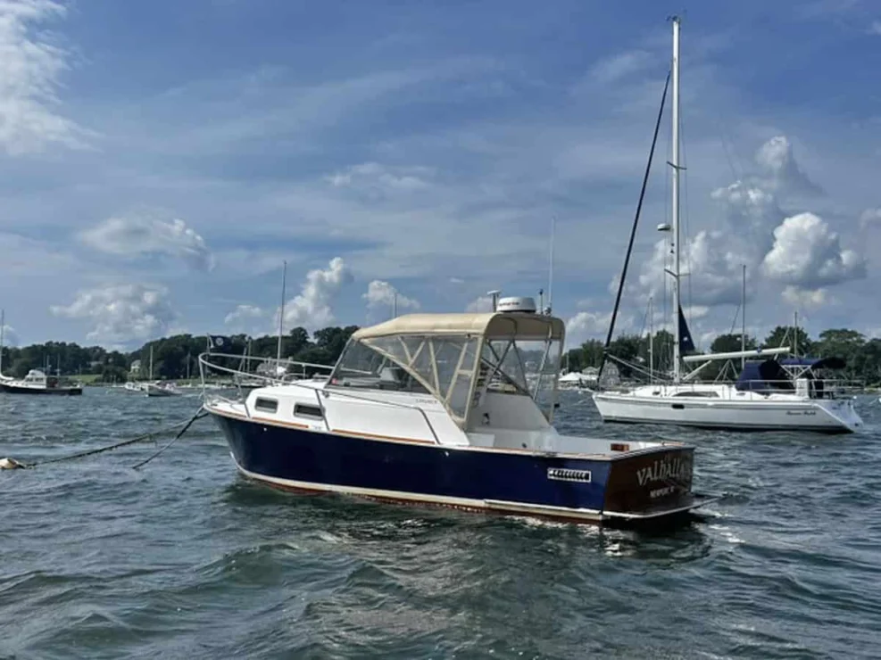 2000 Legacy 28 Express aft port quarter view on the water.