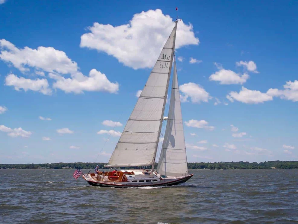 2008 Morris M42, Sailing on port aft view.