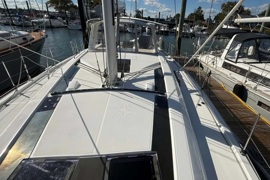 Beneteau Oceanis 51, midship looking aft.