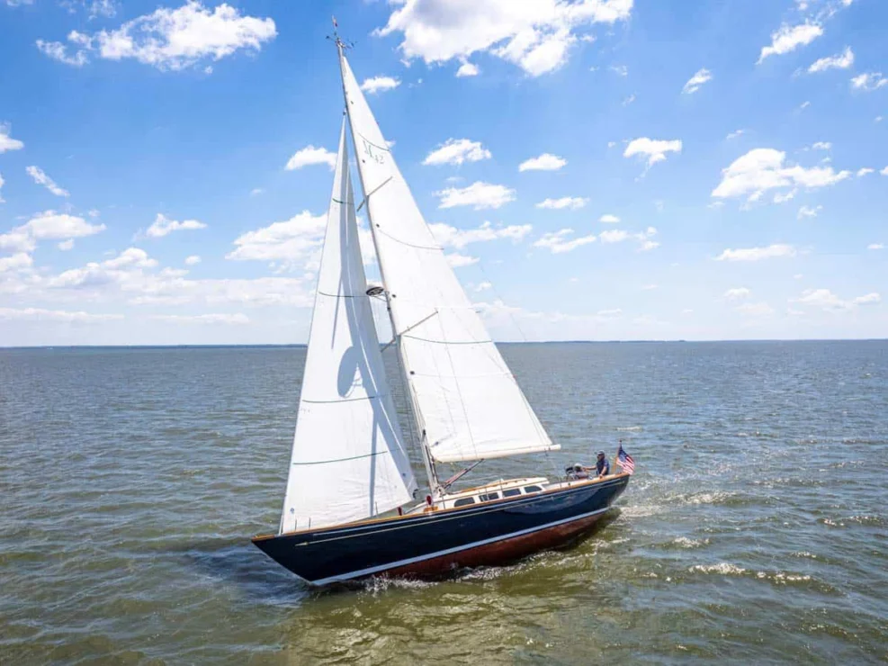 2008 Morris M42, sailing on port from above.