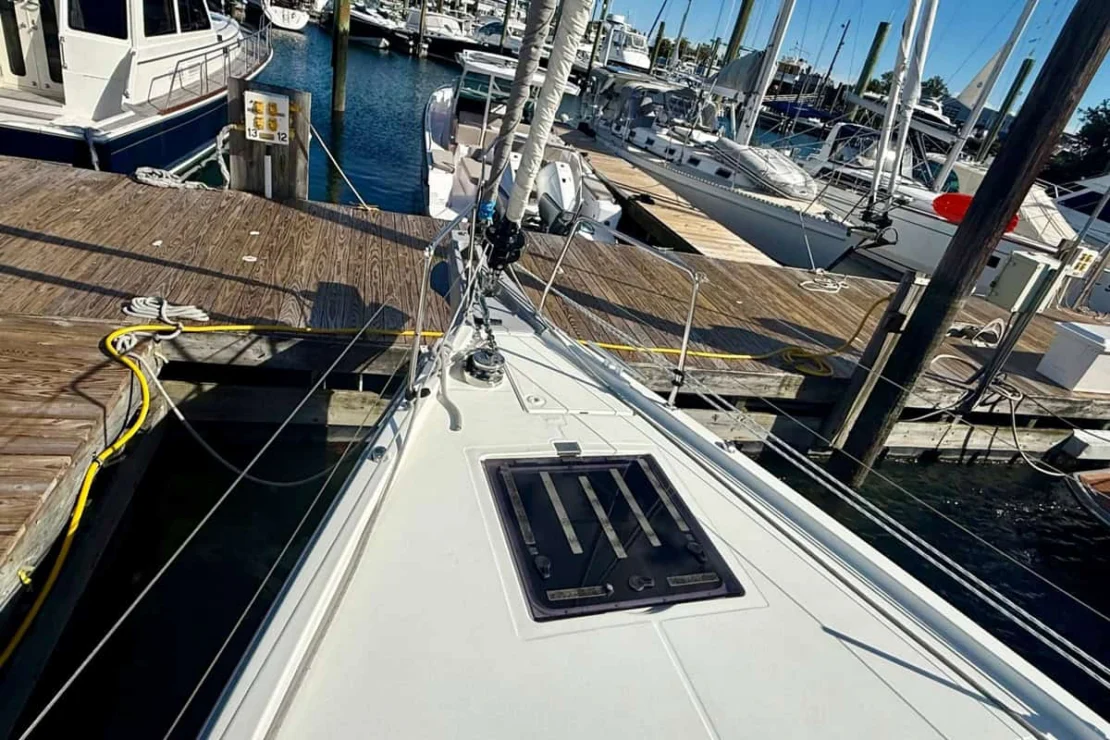 Beneteau Oceanis 51, forepeak.