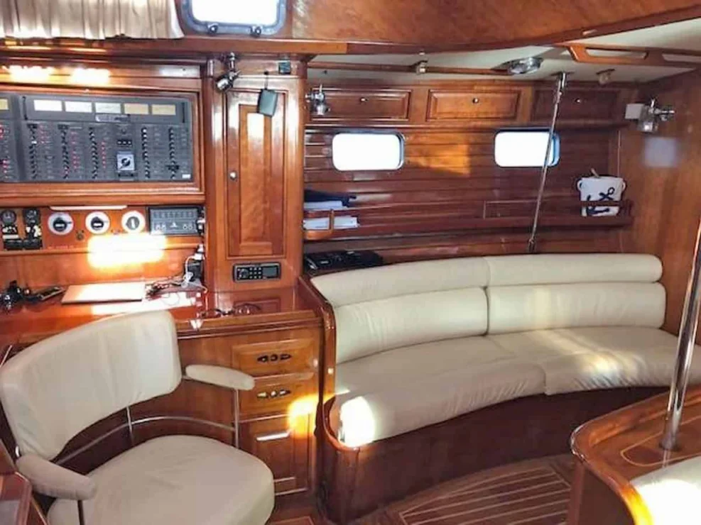 1994 Bristol Custom 57, main salon to port