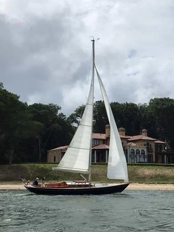 2006 Morris 36, sailing.
