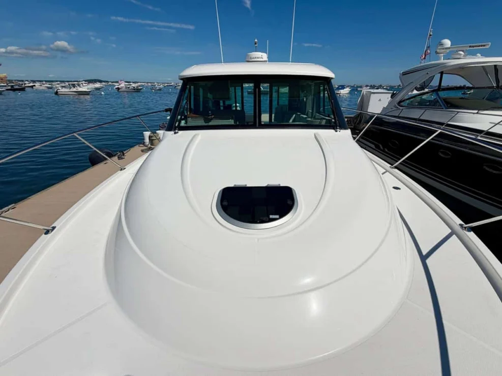 2020 Tiara C39 Coupe, windshield.