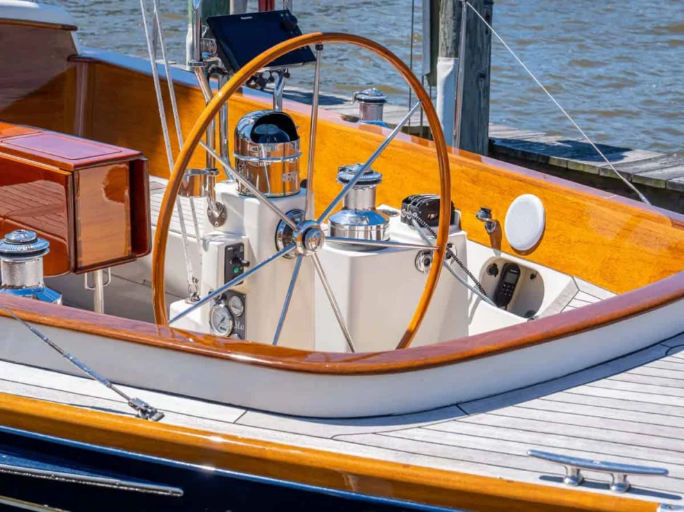 2008 Morris M42, Helm detail.