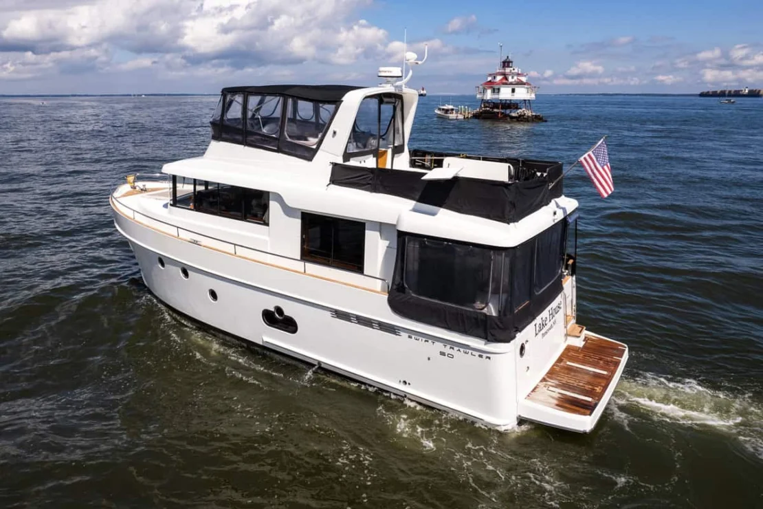 Beneteau Oceanis Swift Trawler 50 port aft quarter.