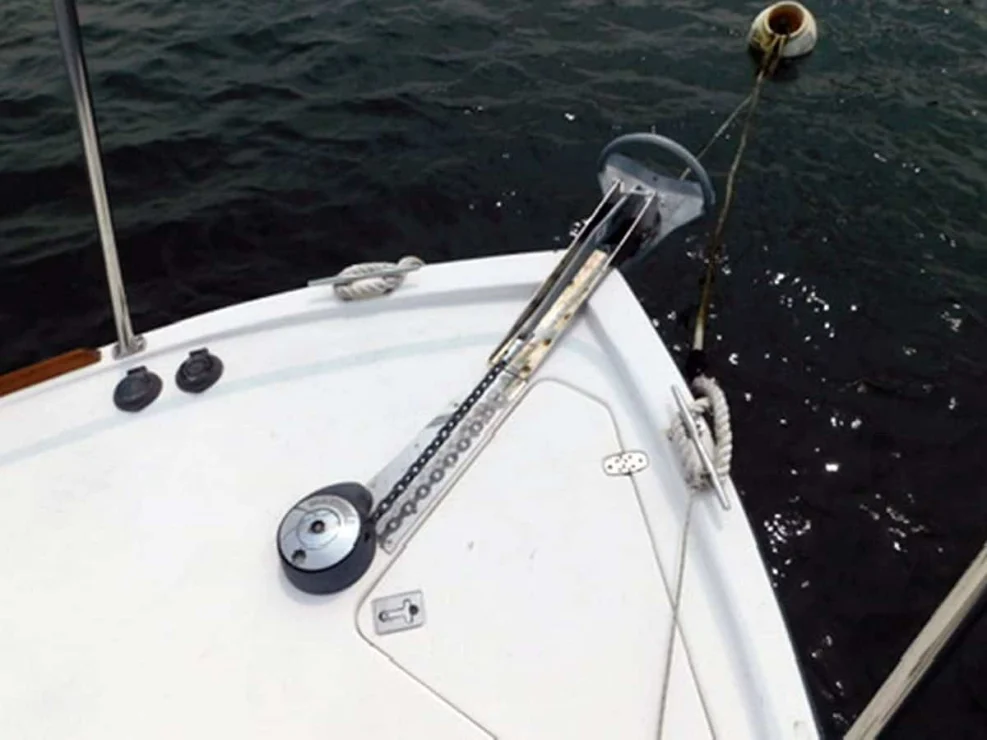2000 Legacy 28 Express anchor windlass on foredeck.
