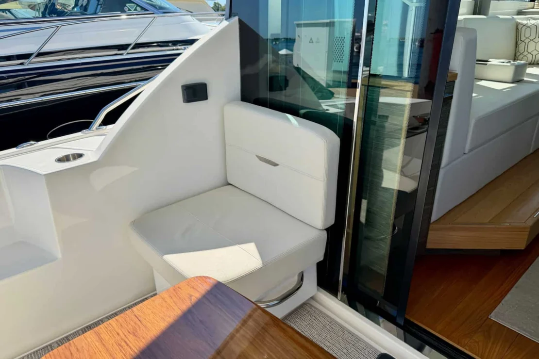 2020 Tiara C39 Coupe, cockpit seat.
