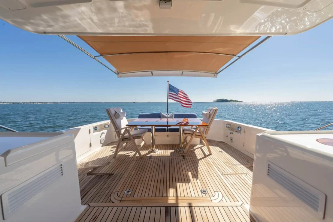 Grand Banks Eastbay 50, sureshade.