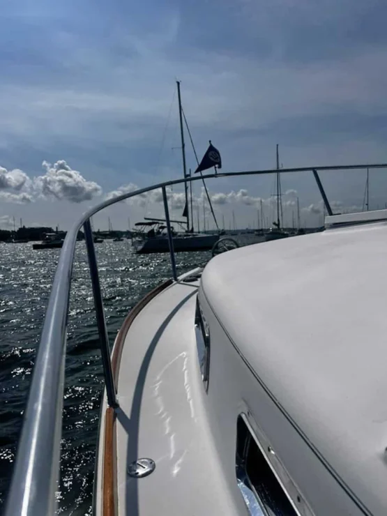 2000 Legacy 28 Express port side deck looking forward.