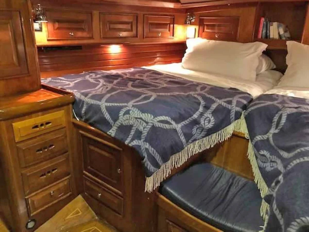 1994 Bristol Custom 57, owner stateroom starboard.