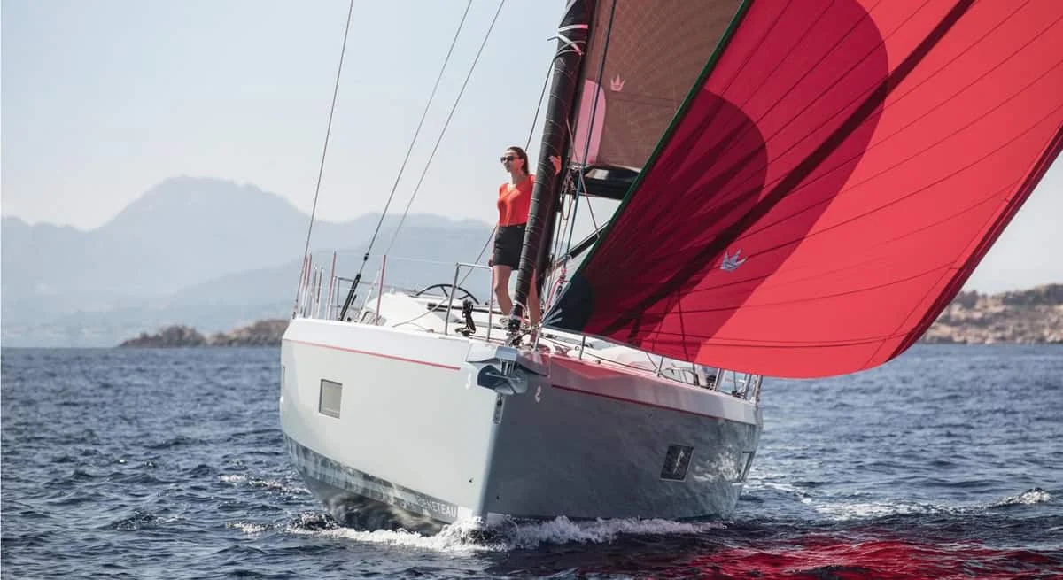 Beneteau Oceanis 51, sailing bow.