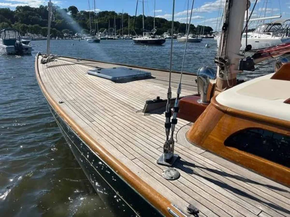 2006 Morris 36, teak decks.