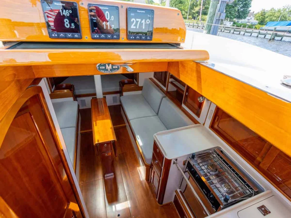 2008 Morris M42, companionway.