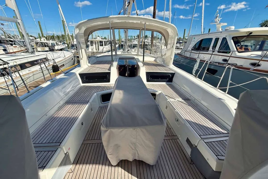Beneteau Oceanis 51, cockpit.