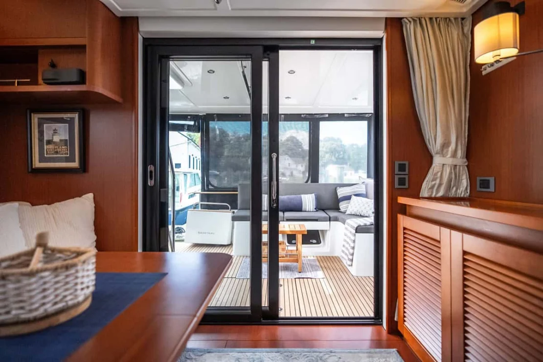 Beneteau Oceanis Swift Trawler 50 pilothouse doors, aft.