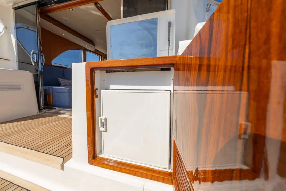 Grand Banks Eastbay 50, amenity fridge.