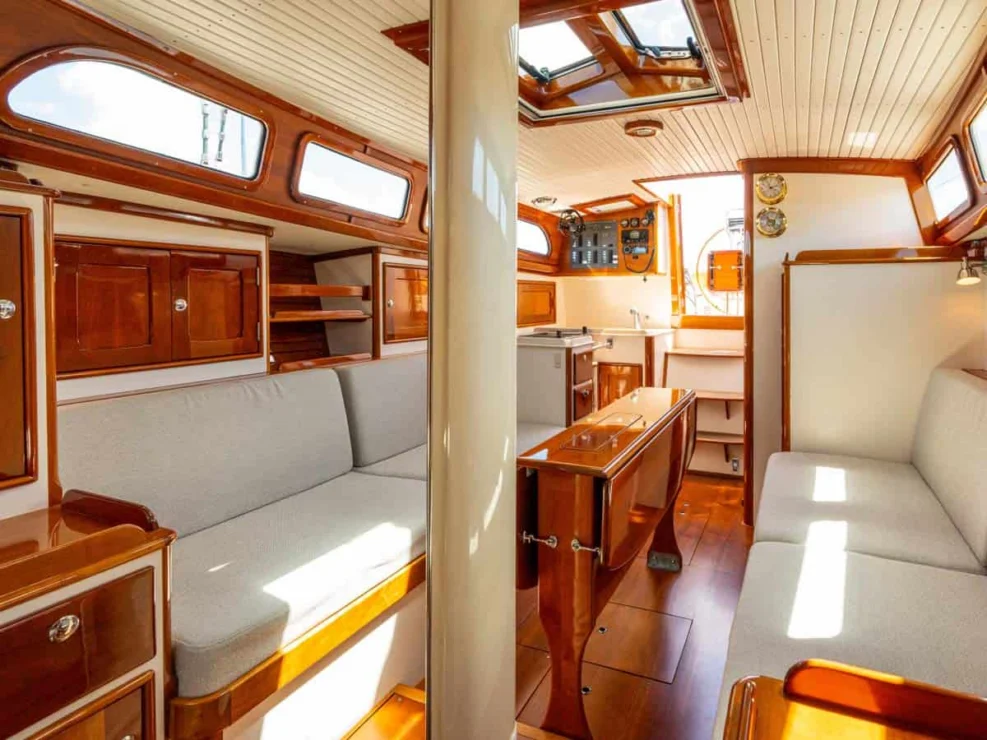 2008 Morris M42, main salon looking aft.