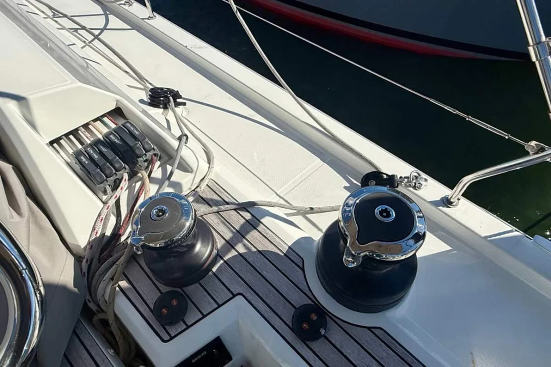 Beneteau Oceanis 51, winches.