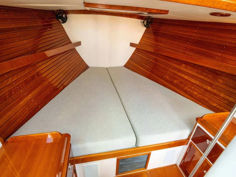 2008 Morris M42 v berth.