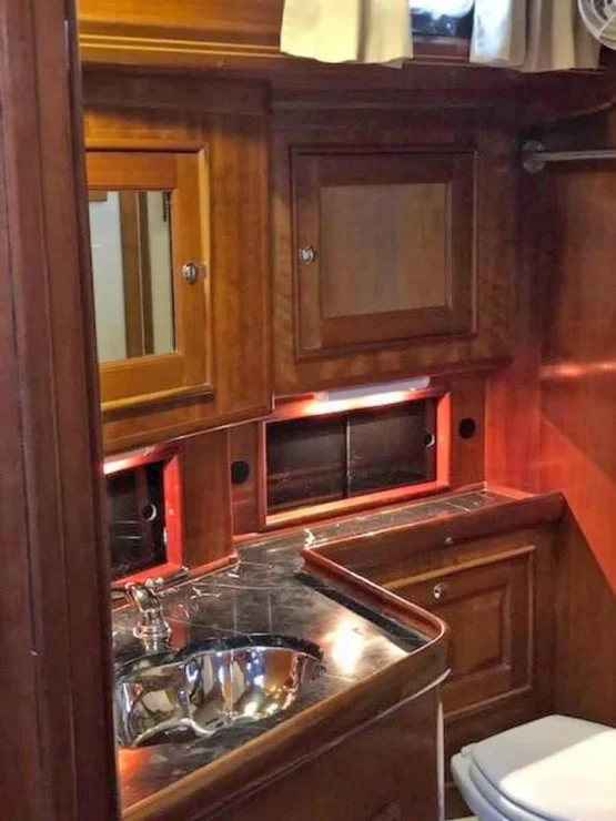 1994 Bristol Custom 57, guest head.