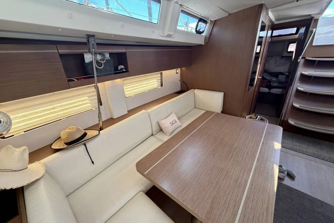 Beneteau Oceanis 51, salon looking aft.