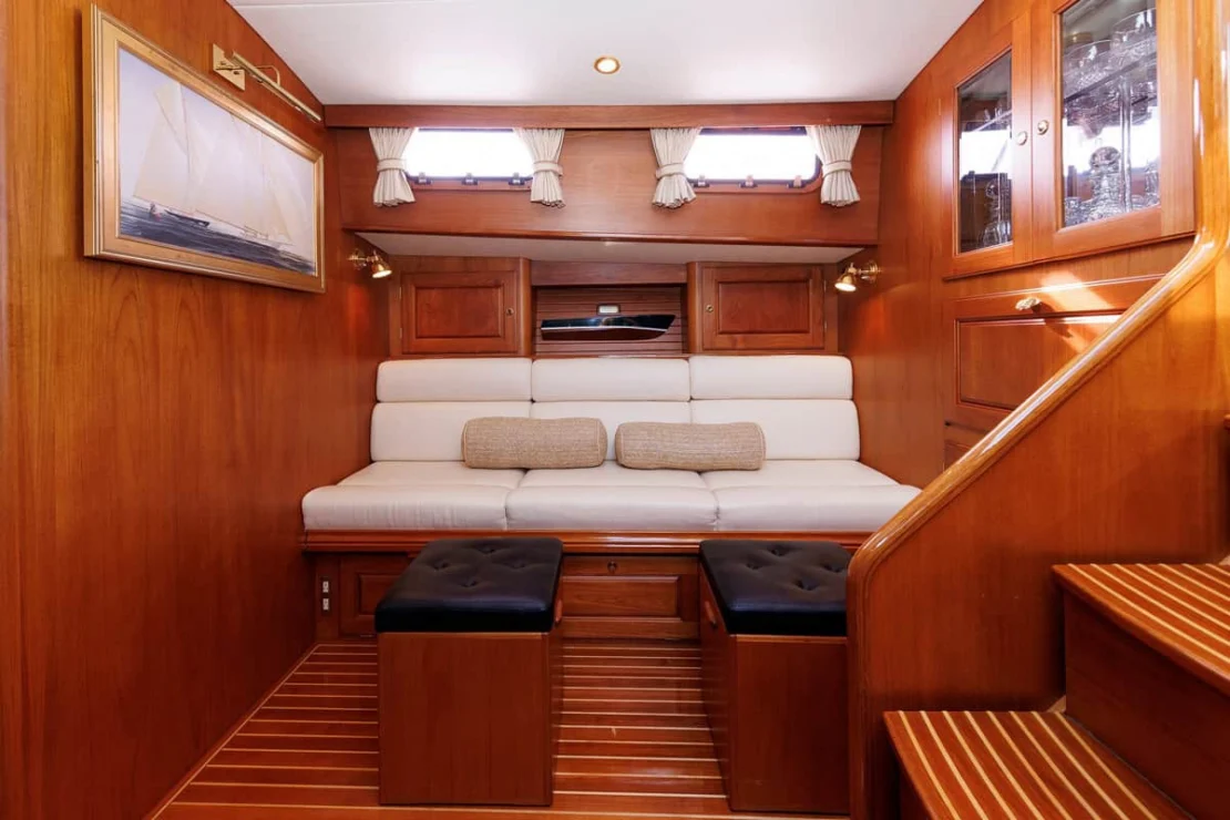 2008 Aden 52 Salon Express, salon.