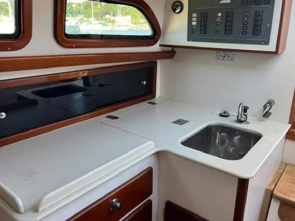 2006 Morris 36, galley.